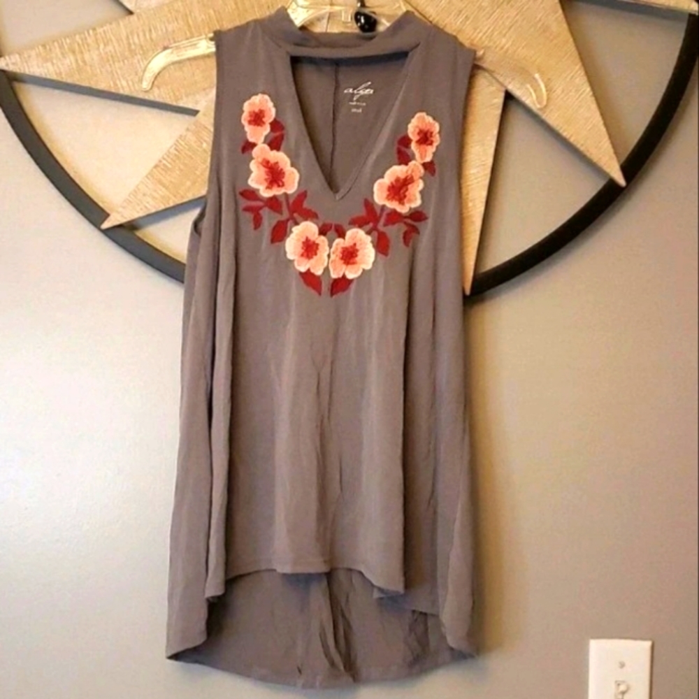 ❤4/$12 Alya Embroidered Keyhole Blouse